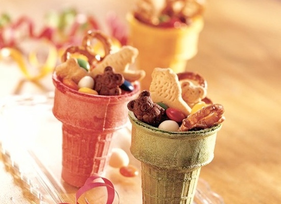 http://kidskubby.com/wp-content/uploads/2012/07/fun-party-snacks-for-kids.001.jpg