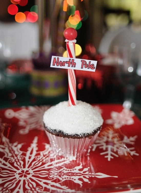 Tons of really creative Christmas cupcake ideas!!