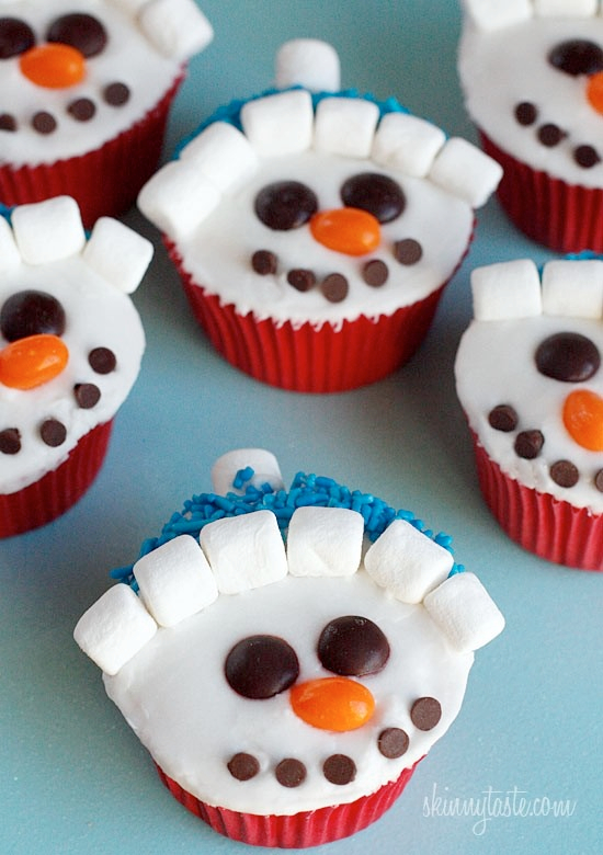 Tons of really creative Christmas cupcake ideas!!