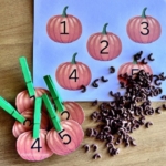 Fun fall activity for kids! Your preschoolers are going to love these fall themed sensory bins for Halloween and Thanksgiving.