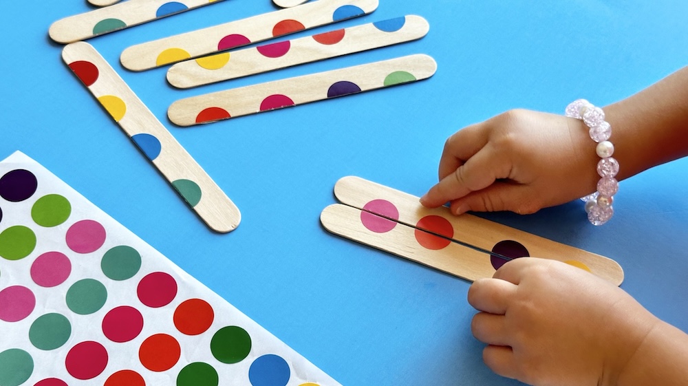 An easy matching game for kids that works on cognitive skill for early learners. This dot sticker activity is simple to make and budget friendly.