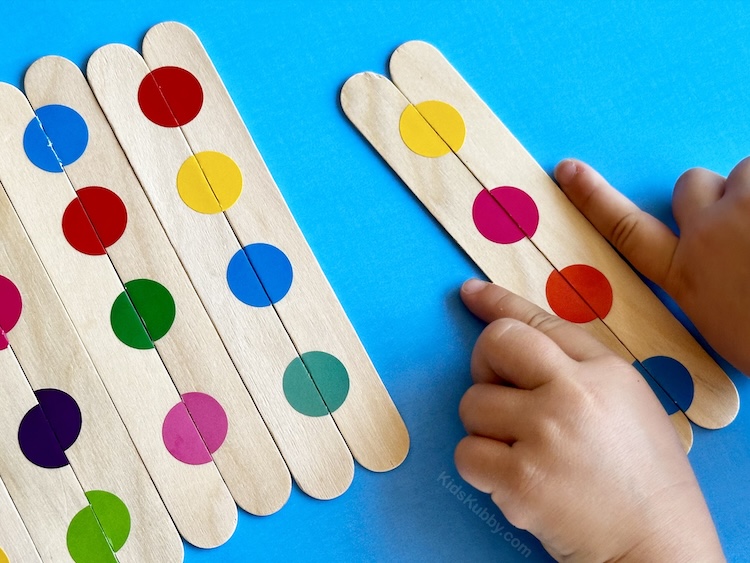 How to make a fun color matching game with just 2 items you probably already have at home! this easy game for kids is cheap and quick to make. perfect for preschoolers learning how to match. 