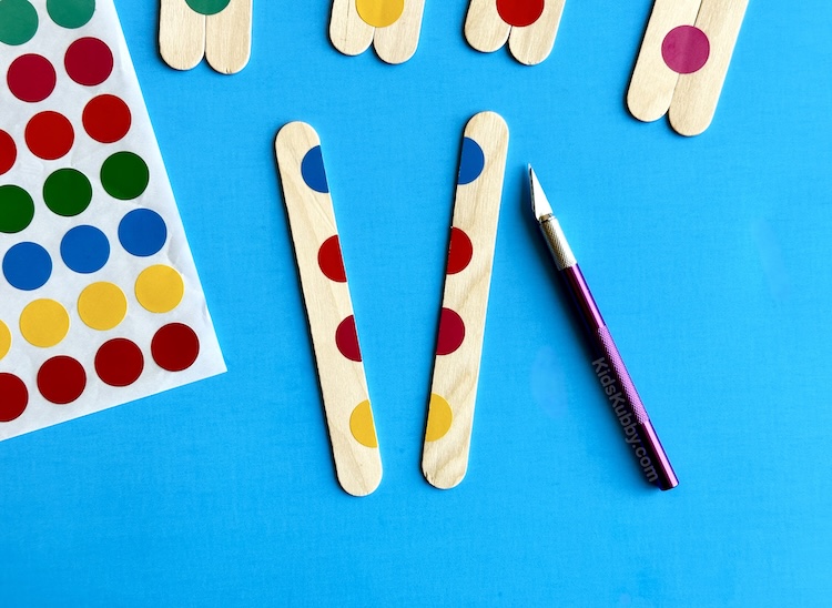 Fun learning game for toddlers and preschoolers that also works on matching and fine motor skills. Supplies include popsicle sticks and dot stickers. 