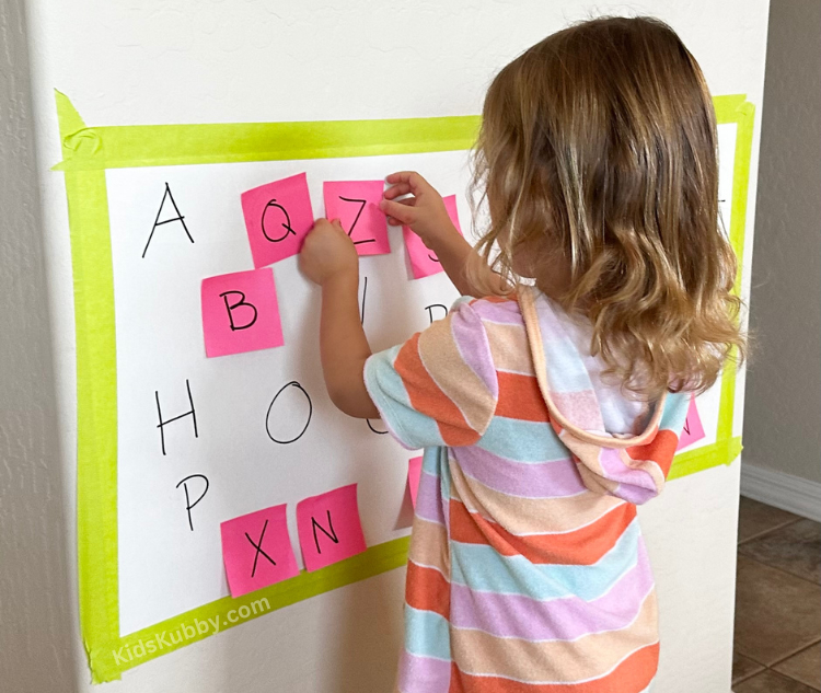 How about a fun game to learn the alphabet! Sounds amazing right? Well Alphabet post-it match is a simple and cheap DIY literacy activity that helps with letter recognition! And kids love it. 