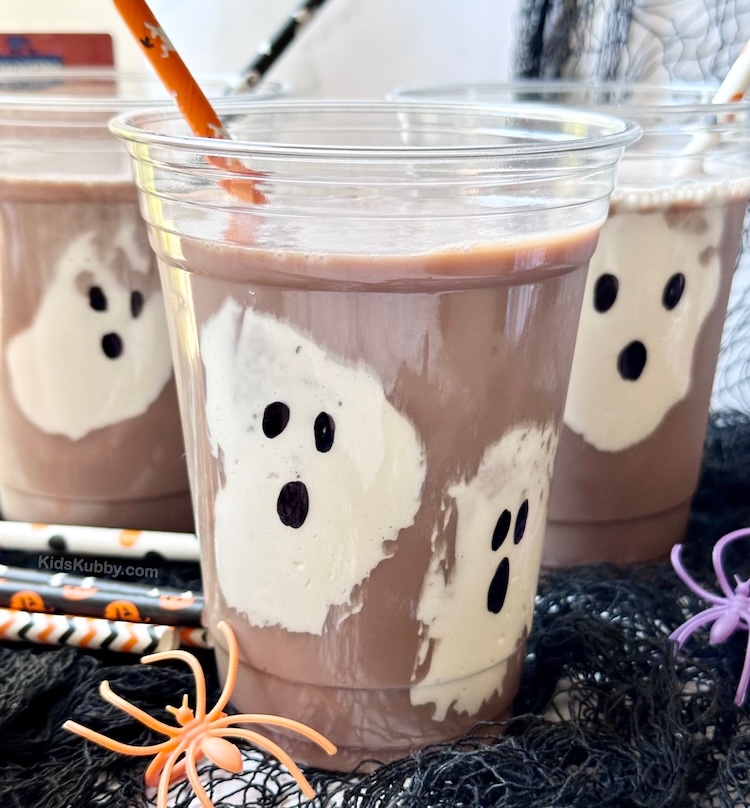 easy spooky sweet treat for kids using marshmallow fluff. This 5 minute treat is sure to be a hit this holiday season. 