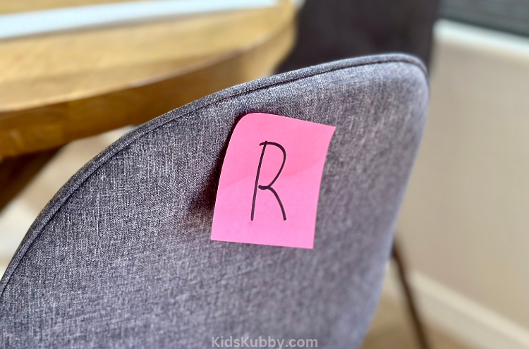 How to use post-it notes to teach the alphabet. The perfect preschool at home activity. 