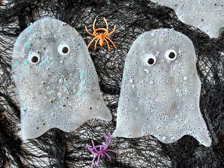 How cute are these DIY glue ghosts for Halloween? This easy activity for kids is so fun and easy. you'll wonder why you didn't think of it! This Halloween craft is perfect for kids of all ages. Make creepy ghosts out of glue today!