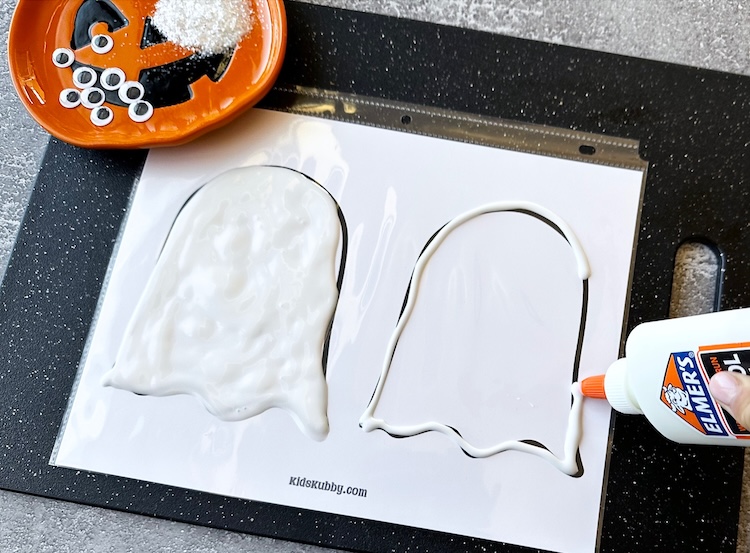 Kids will love decorating this creepy craft! I think I've found the perfect Halloween activity for preschoolers. Use this craft to decorate your house for Halloween.