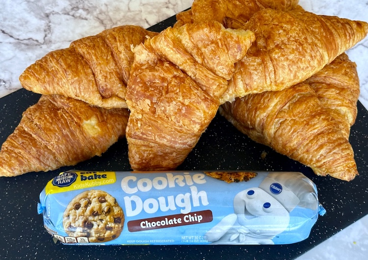 A 2 ingredient dessert that will blow your mind! the best combination of flaky buttery croissants and gooey melty cookie dough, baked to perfection. An easy comfort food dessert. 