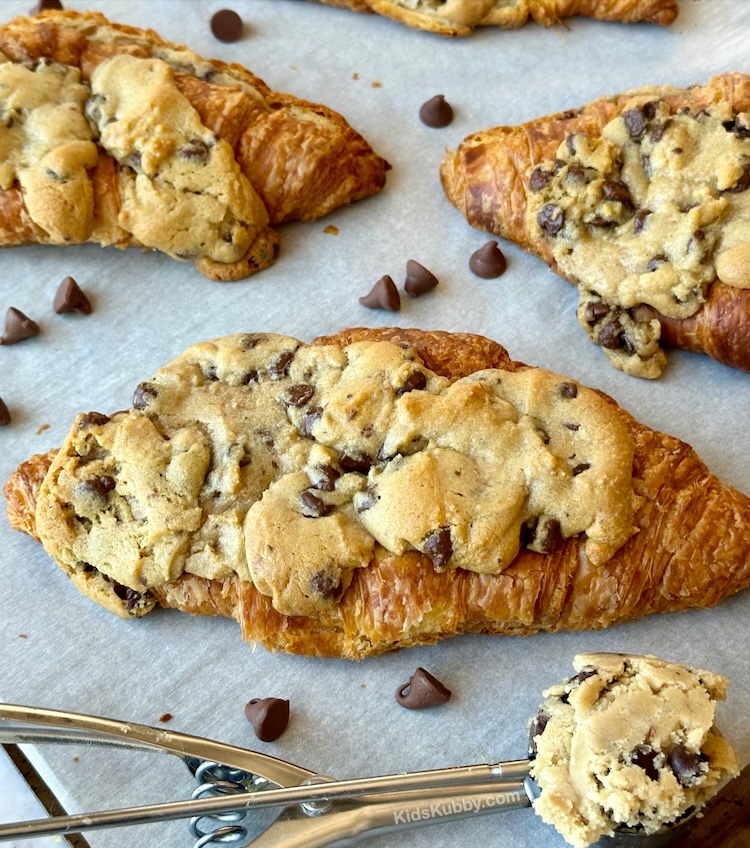 How can you go wrong with a combination of flaky croissants and chocolate chip cookie dough? This easy dessert recipe is ready in just a few minutes. These Crookies are so easy to make your kids can do it! I love simple dessert recipes, especially for the holidays. 