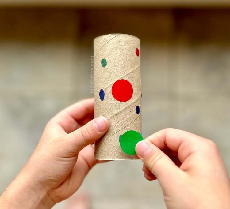 The best fine motor activity for toddlers using dot stickers. 