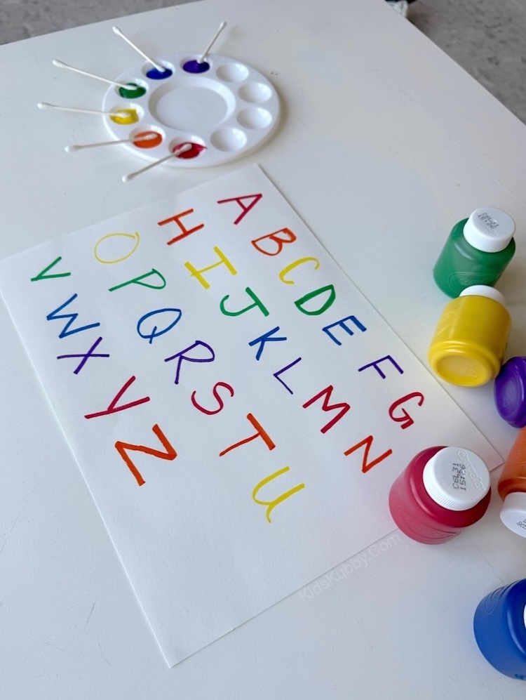 Alphabet and color recognition craft project for preschool age kids. 