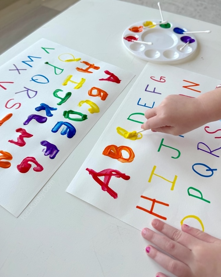 How to set up an easy art craft and learning game for preschoolers using q tips and paint!