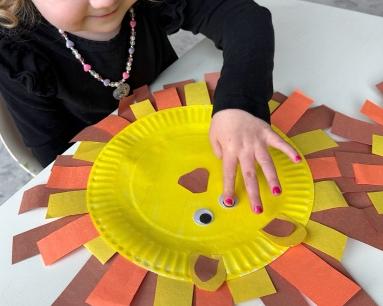 This fun and easy paper plate craft for boys and girls creates an impressive lion with a huge mane!