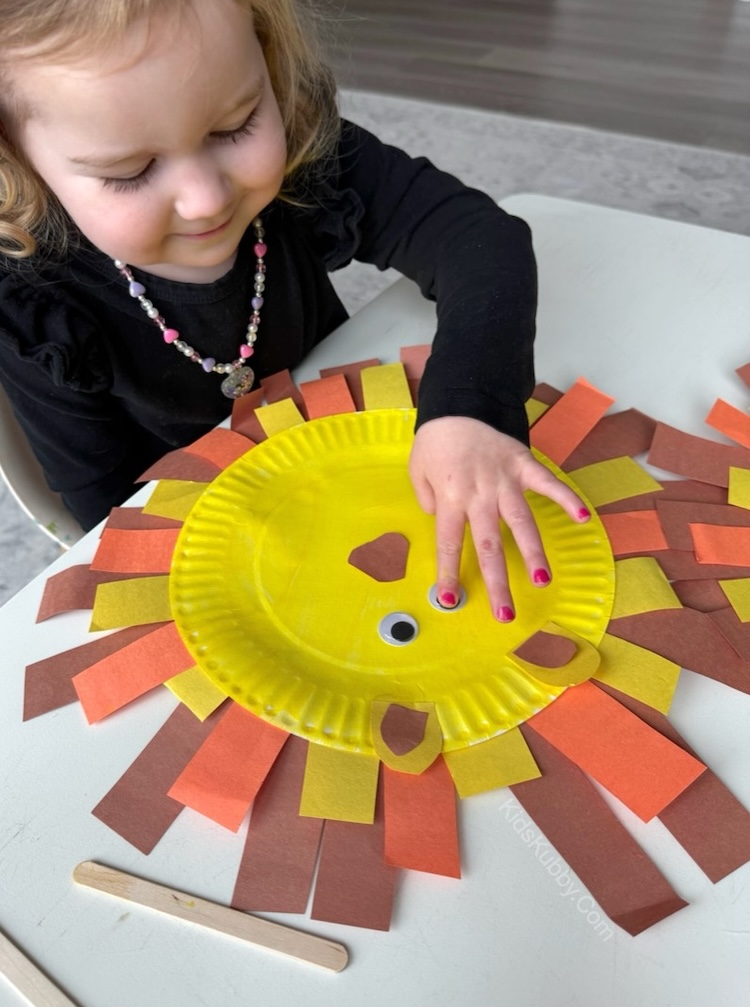 This fun and easy paper plate craft for boys and girls creates an impressive lion with a huge mane!